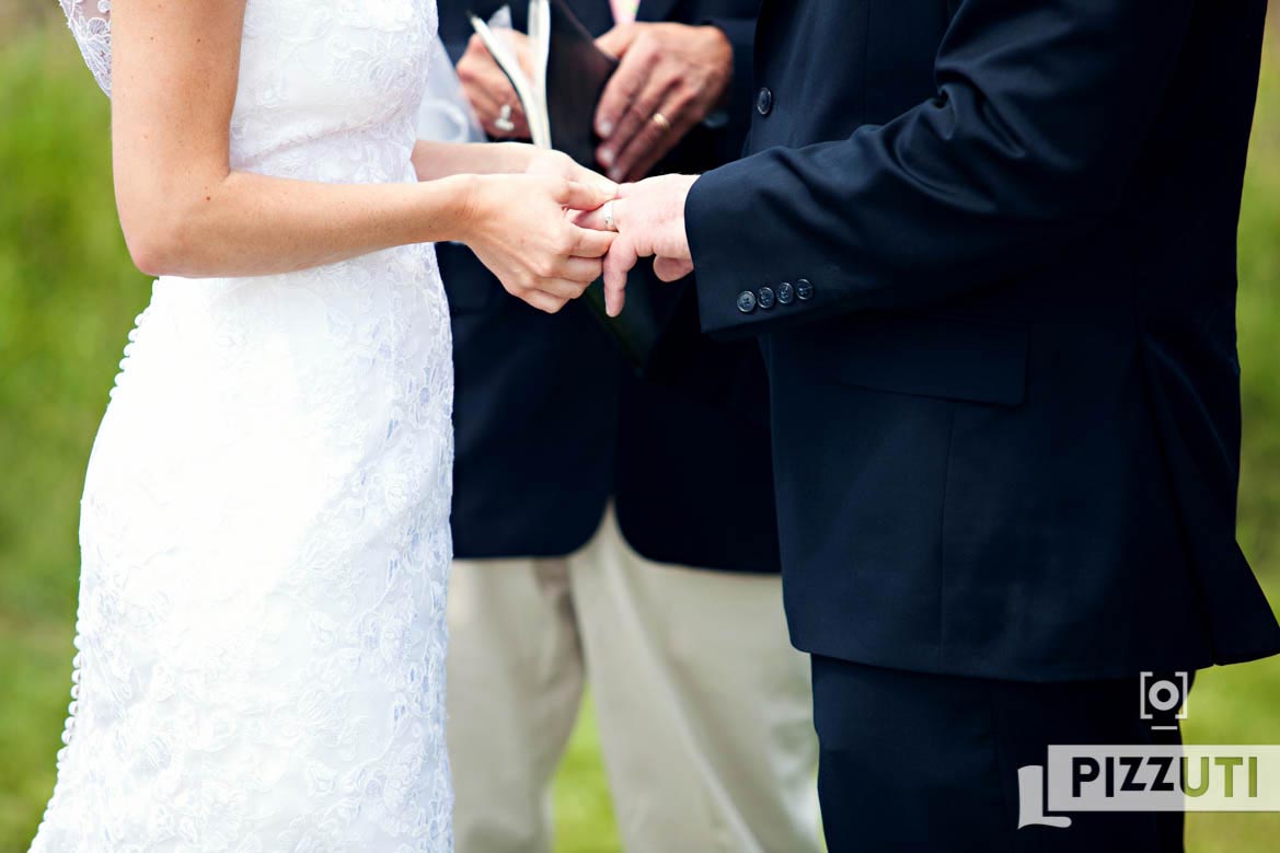 bride-groom-wedding-rings