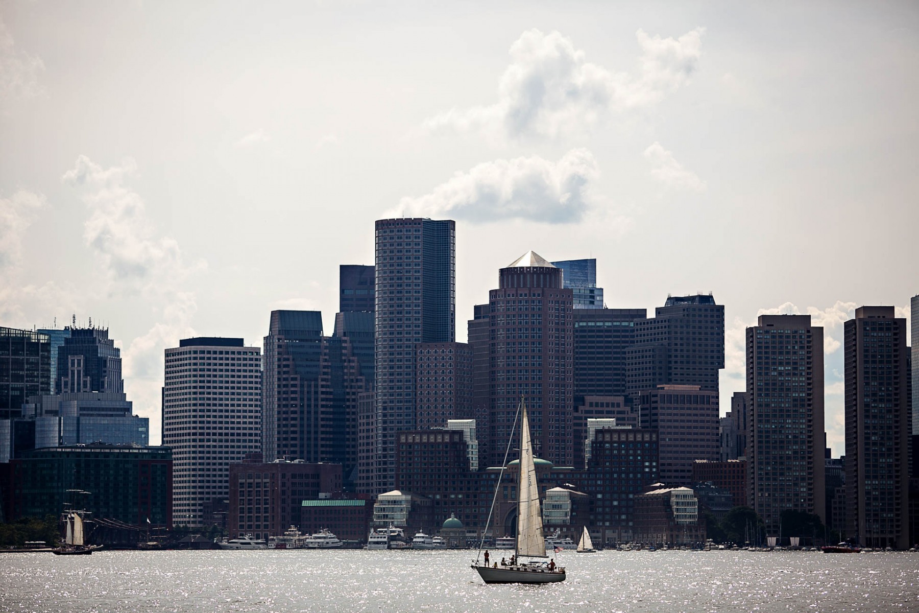 boston-skyline-sailboat