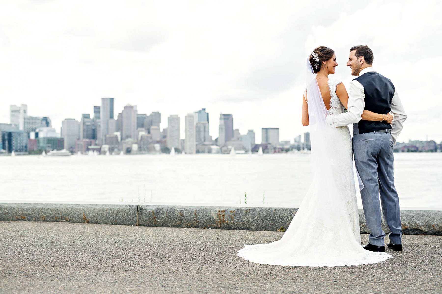 portrait-bride-groom-boston-sky-line