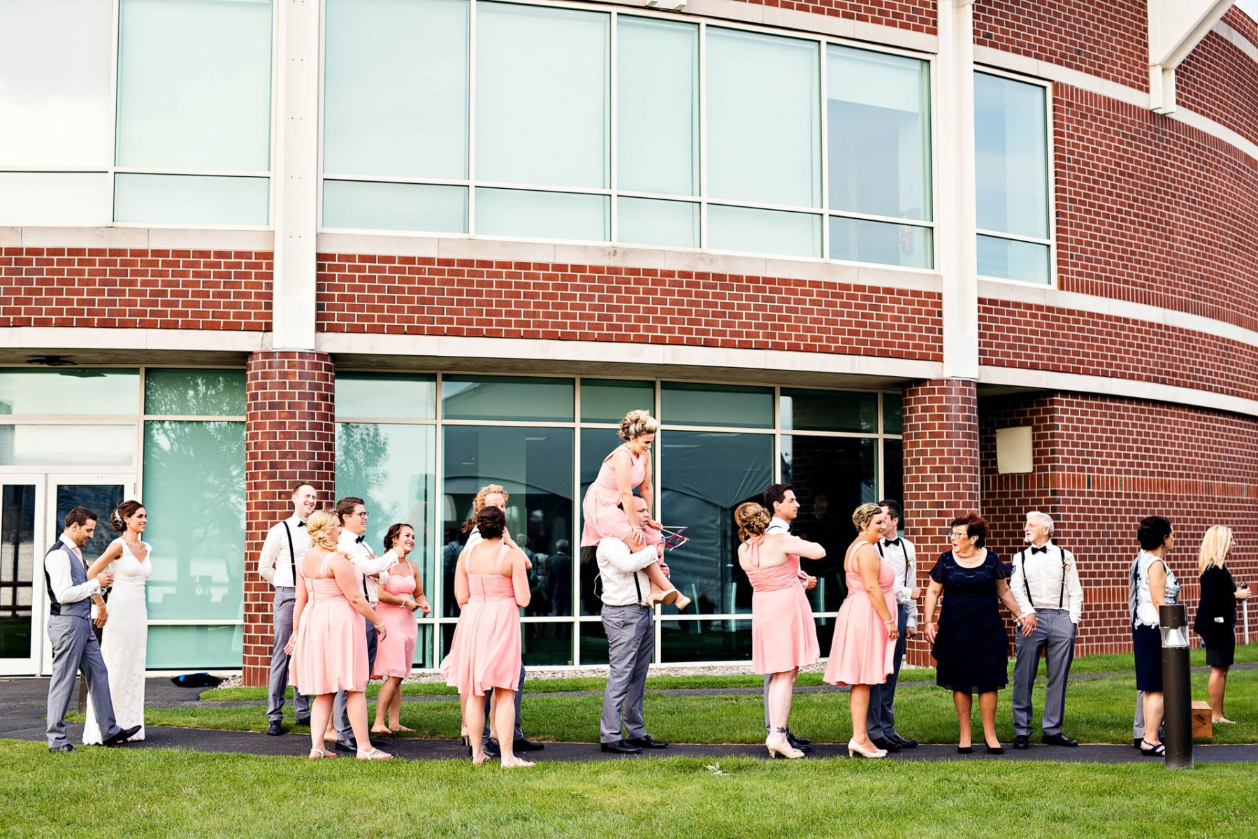 reception-wedding-party-lining-up