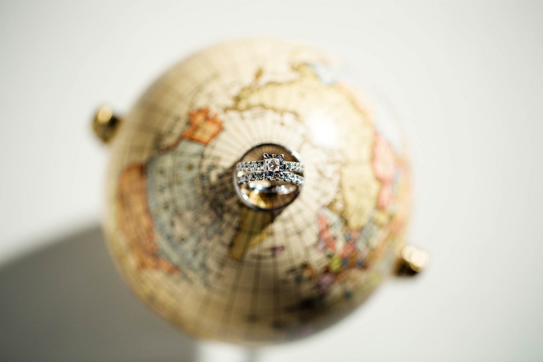 wedding-rings-globe