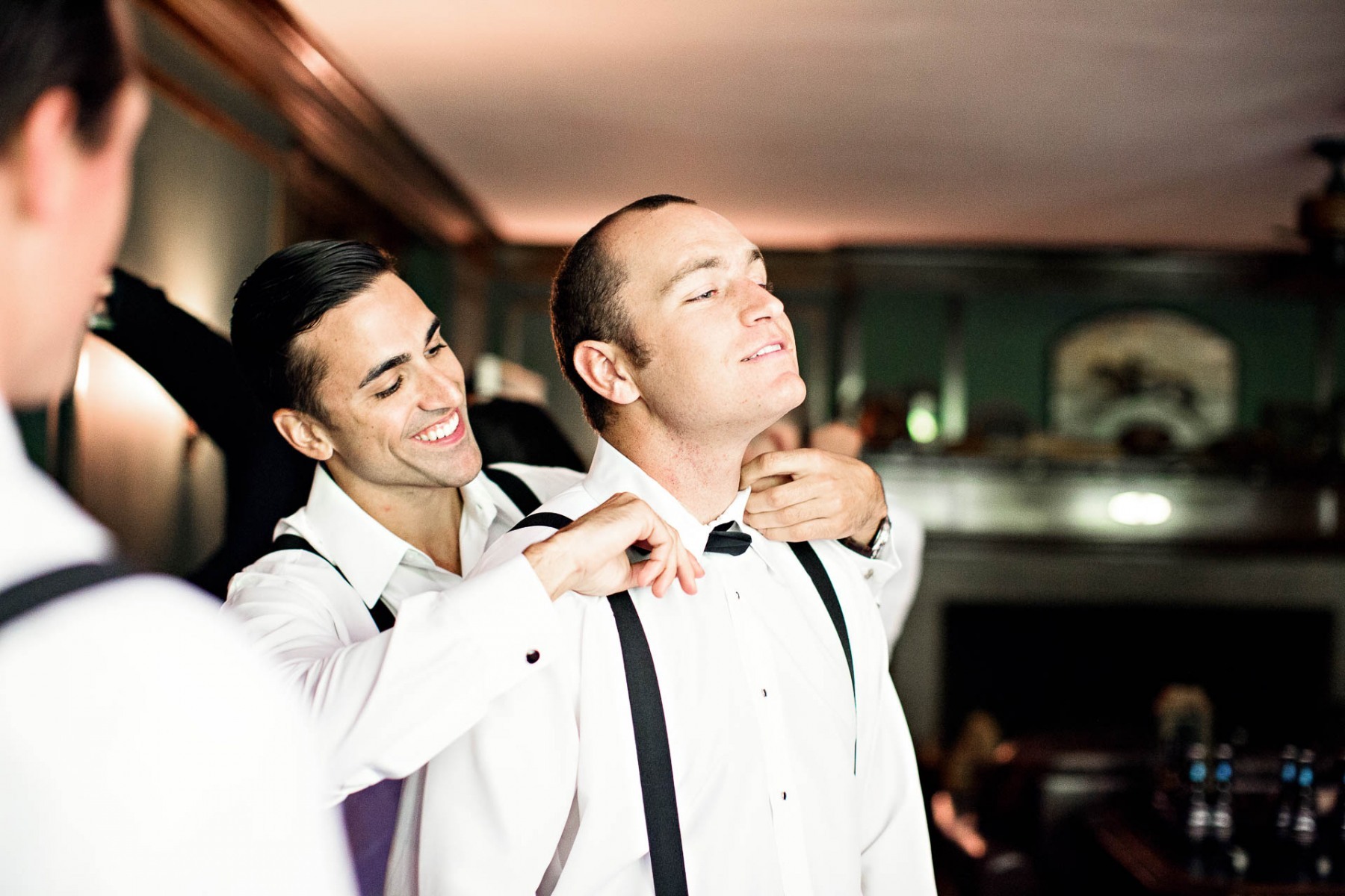 groomsmen-tying-bowtie-moment