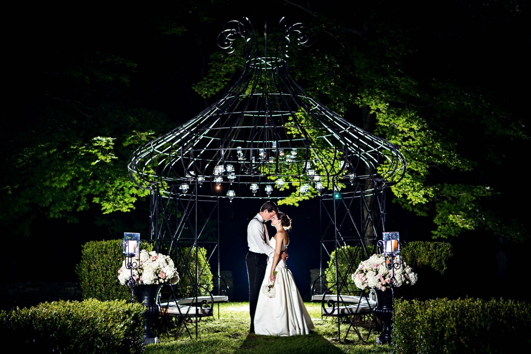 portrait-night-lord-thompson-manor-wedding