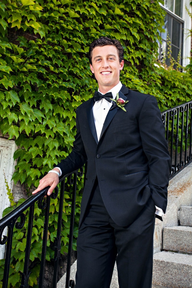 portrait-groom-holy-cross-college