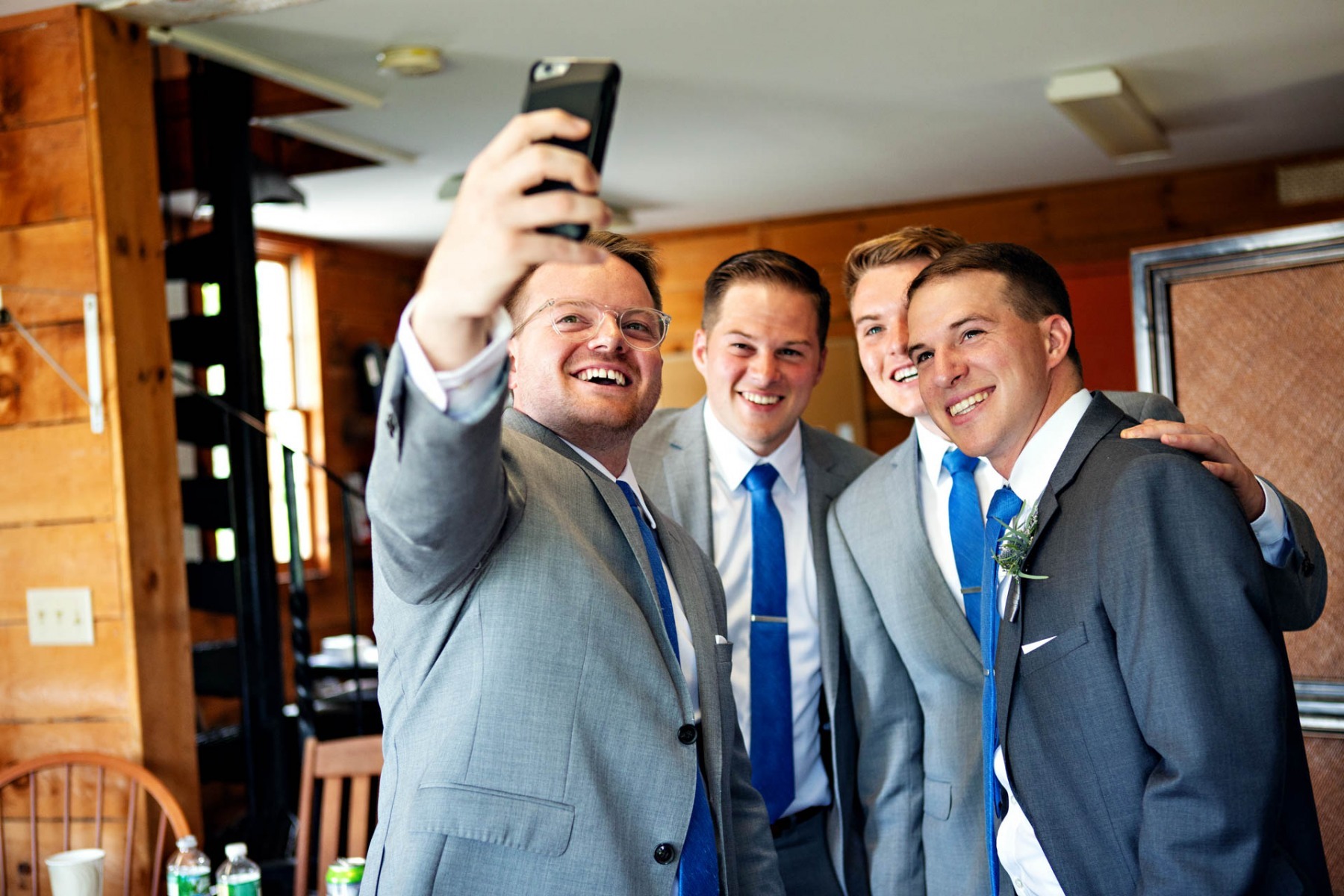 vermont-farm-wedding-groomsmen-selfie