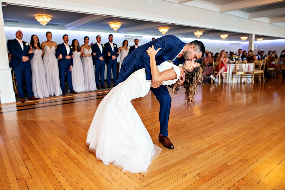 bride-groom-dancing-dip-grandview-wedding