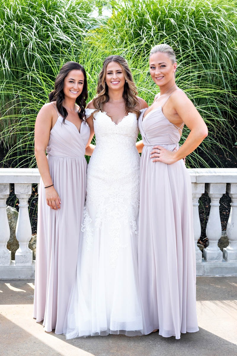 bridesmaids-bride-portrait